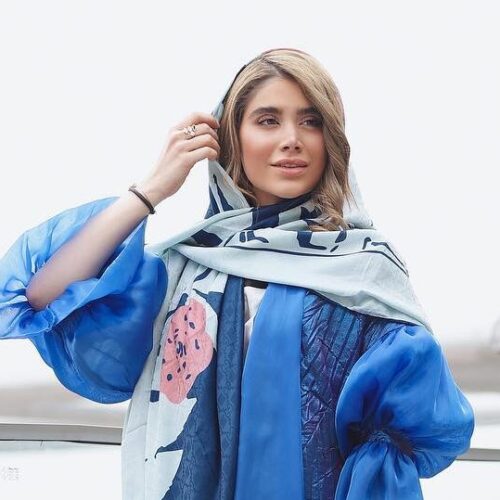استایل خانم با مانتوی آبی