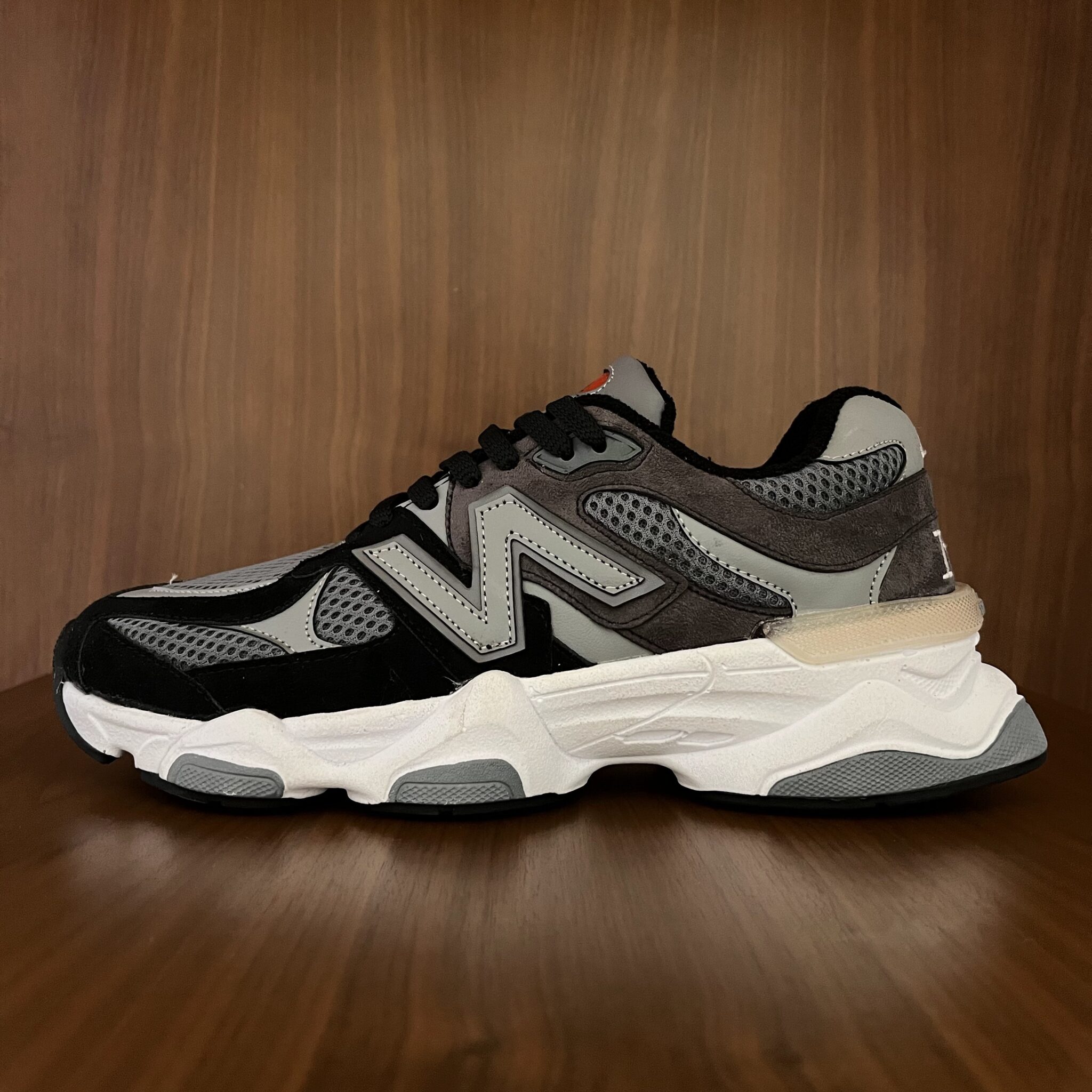 کتونی پیاده روی نیو بالانس 9060 | New Balance 9060