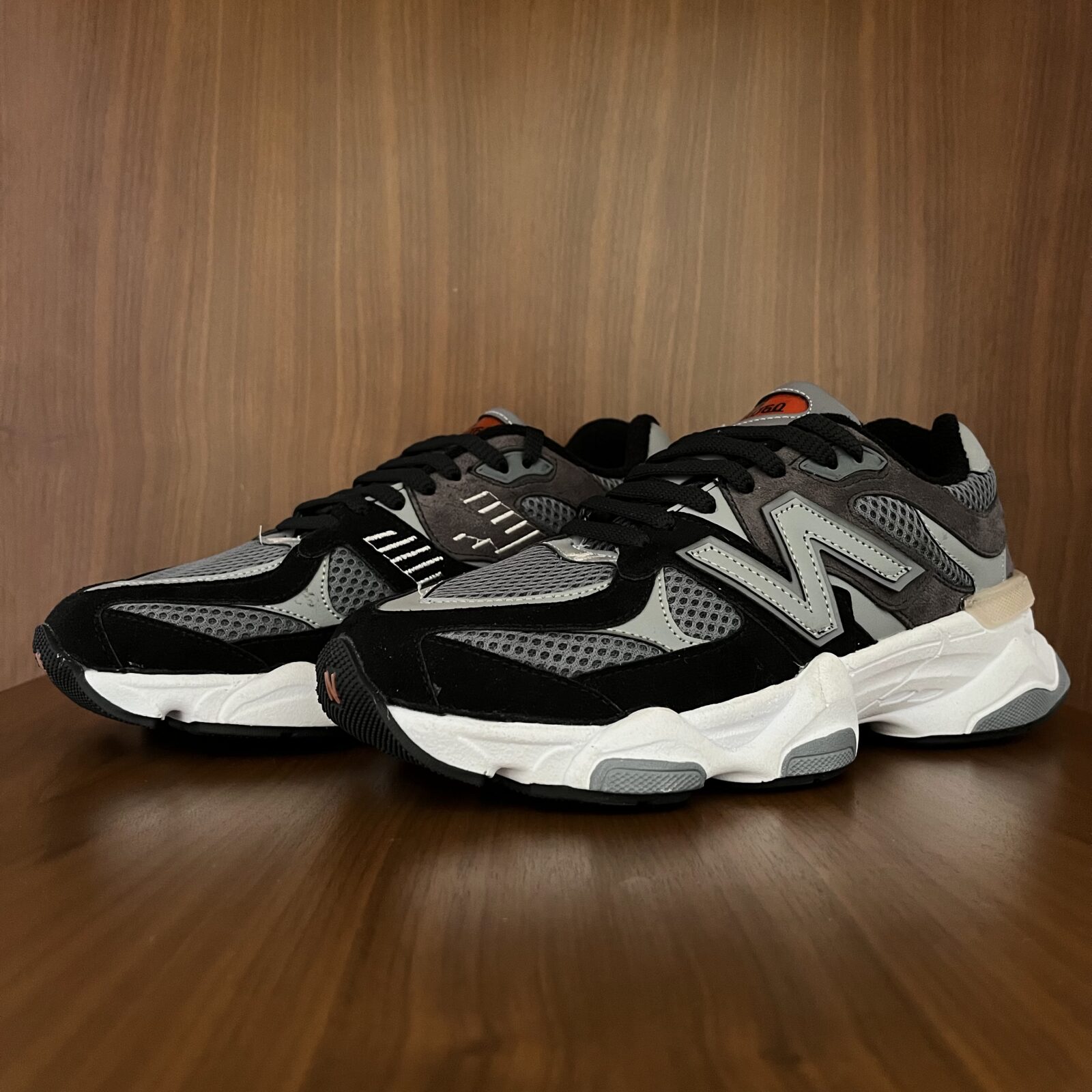 کتونی پیاده روی نیو بالانس 9060 | New Balance 9060